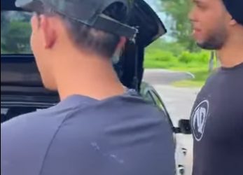 H2915012 garota se trocou na frente dos outros voce na part2