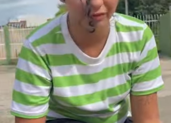 H2915010 Vendedor de flores salva miliona rio lindamen part2