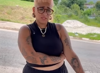 H2919024 Não queria que amiga construísse casa para mãe primeiro porque queria ir morar com ela part2