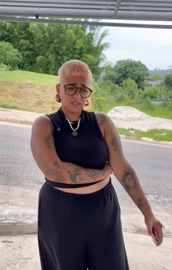 H2919024 Não queria que amiga construísse casa para mãe primeiro porque queria ir morar com ela part2