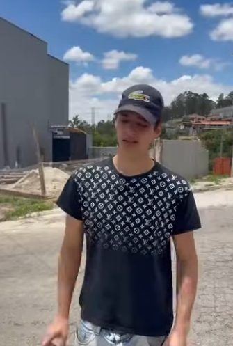 H0618001 Os dois viram quando carteira dela caiu part2