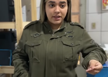 H0109002 Essa joven só tinha água na geladeira sua amiga saiu por aí contando sem imaginar que ia acontecer part2