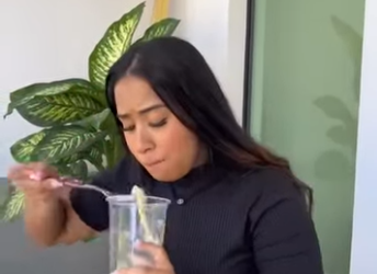 H0616006 Sua pobre mãe tinha um negócio sua filha comia as sopas que vendia part2