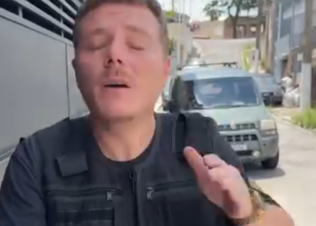 H0615006 Fugitiva se esconde na casa de um estranho se apaixona part2