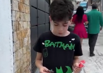 H0615005 Menino vendedor de bala descobre que pai tem outra família part2