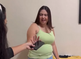 H0318018 Mulher chegou de Nova York com um iPhone para part2