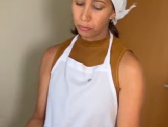 H0514003 Patrão ver sua empregada levando banana podre pra part2