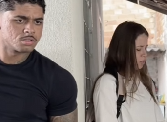 H0822015 Patrão flagra próprio irmão Pegando salário da part2