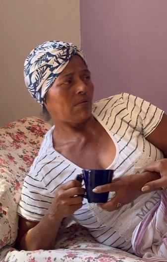 H0821009 Ela desistiu de sair pra cuidar da mãe part2