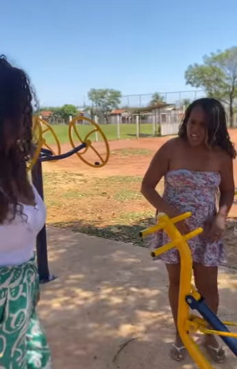 H0920005 Uma mulher adulta se part2