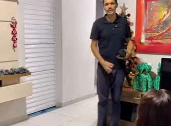 H0703035 Funcionária faz armadilha jogando fubá no chão part2