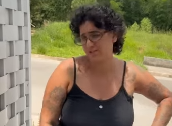 H1016005 Gastou dinheiro da mãe com namorado dela part2