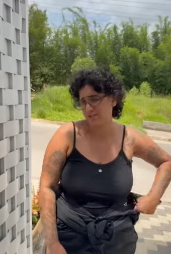 H1016005 Gastou dinheiro da mãe com namorado dela part2