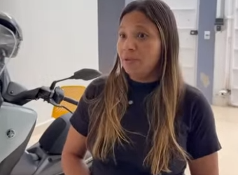 H1016017 Inesperadamente, minha vizinha chegou comeu toda comida minha do meu marido part2