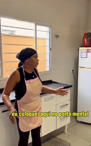 H1103005 Adriana perdeu seu dinheiro dentro da casa dos patrões part1