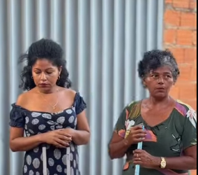 H1106017 Ela voltou pra casa olha reação da irmã part2