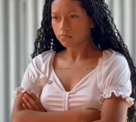 H1106021 Ela demostrou quanto tem carinho pela mãe Acompanhe essa história part2