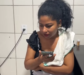 H1106024 Patroa da surpresa para funcionária part2