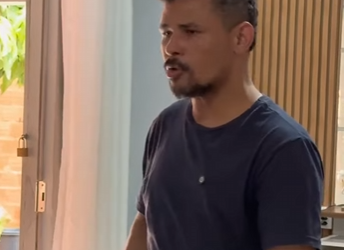 H1121007_Ele deu um celular pra ela_part2.mp4