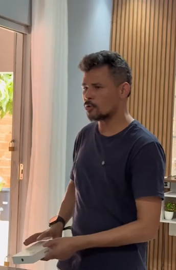 H1121007_Ele deu um celular pra ela_part2.mp4