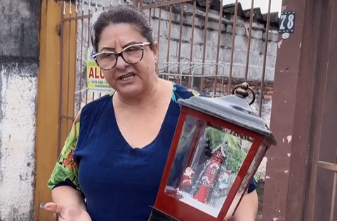 H1108024_Eu amo clima natalino, mesmo não me dando bem com minha sogra tentei me aproximar ela foi gr0sseira comigo! Eu não faço mais papel de palh4ça, não vou agradar ninguem_part2.mp4