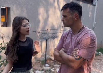 H1108023_Minha mulher surt0u de ciumes por conta de um presente ameaç0u minha filha! eu não admito essa atitude_part2.mp4