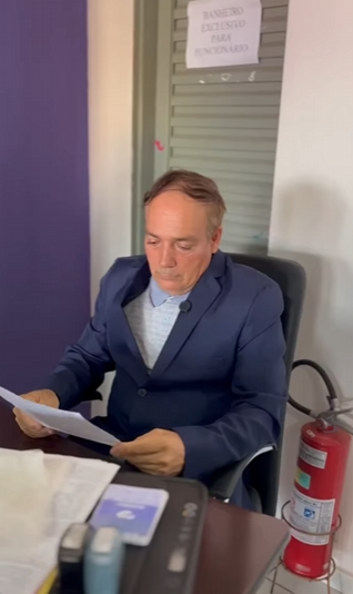 As aparências enganam, ela foi humilhado por sua aparência em entrevista de emprego veja! part2