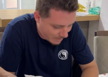 H2610019_Ela chegou na casa da filha para pedir abrigo, filha lhe fez de empregada…_part2.mp4