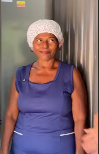 H2721013_Patrão generoso ajudou sua empregada_part2.mp4