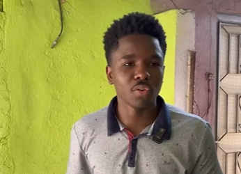 H0318008 Ela negou uma refeição uma criança, enquanto part2