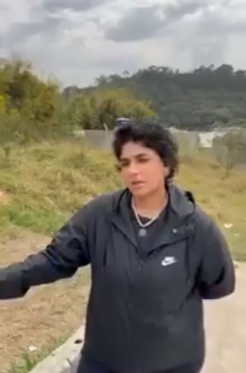 H0416002 Me fingi de cega para ver mentira da minha irmã