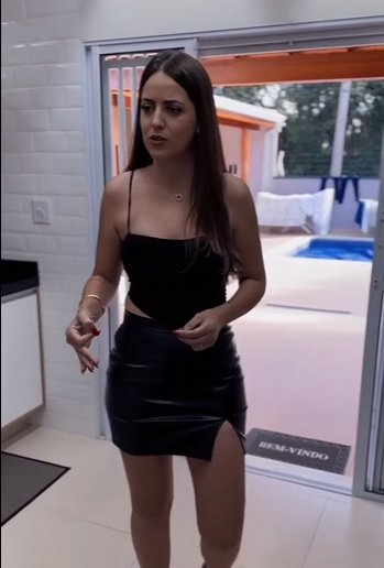 H1011017 Parte Meu Marido subiu de cargo na empresa começou ficar frio comigo,quer saber caráter de uma pessoa dê poder ela… part2