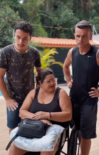 H1011021 Nenhuma Mãe merece isso,criar os filhos depois nenhum deles querem cuidar nem por uns dias,um dia eles vão sentir falta.. part2