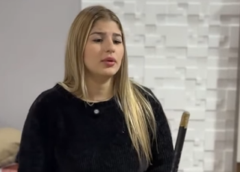 H0210003_Avó não segura neta para filha fazer xixi por esse motivo…_part2.mp4