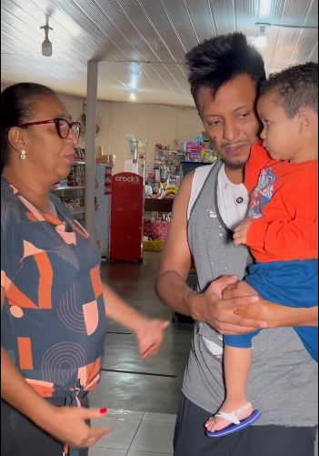 H1014002 Dona de supermercado dá exemplo de amor ao próximo veja! part2