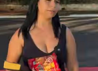 H1103021 Vendedora de rua recompensada pela sua honestidade. part2