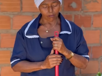 H1106012 Patroa deu folga para sua funcionária, mais antes de viajar, olha oque ela descobriu Acompanhe essa história part2