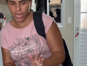 H1014012 Coloquei dinheiro na bolsa da minha funcionária mas ela me devolveu. part2