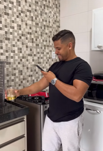 H1115009 Você pode amar muito alguém, mas você nunca pode amar uma pessoa tanto quanto pode sentir falta dela part2