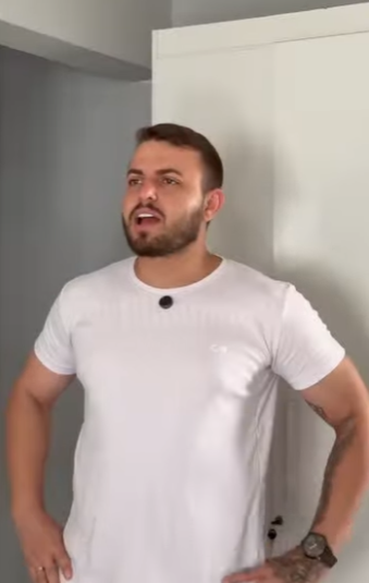 H0106013_Ele abriu mão de sair com os amigo Acompanhe essa história_part2.mp4