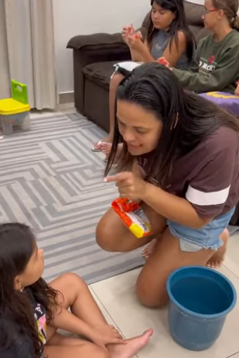 H1116019 Tratava as filhas como princesa mas enteada como empregada! part2