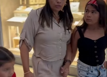 H1116014 Ele não cuidou das próprias filhas no shopping alguém estava de olho part2