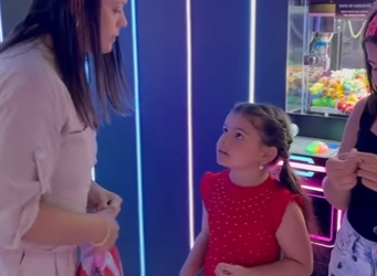 H0902011 Ele não cuidou das próprias filhas no shopping alguém estava de olho part2