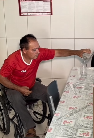 H1304003 Um anjo salvar mulher de um homem quê fingiu ser pai. part2