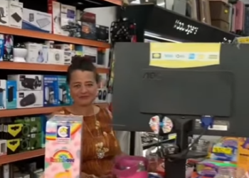 H1610003 Menina m1mada faz birra na mãe porque queria brinquedos novos part2