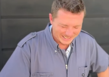 H0210009_Quando eles finalmente conhece Juan, mecânico…_part2.mp4