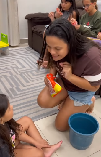 H1602001 Tratava as filhas como princesa mas a enteada como empregada! part2