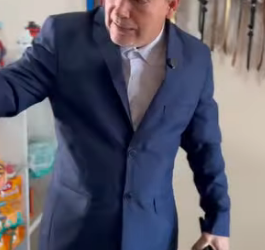 H1604011 Gerente de pet shop age de má fé na empresa patrão descobre tudo toma uma grande atitude! (Part 2)