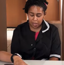 H1604014 Ela preferiu jogar brinquedo fora porque dá pra sua funcionária part2