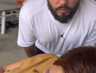 H1610020 Mulher de Cadeira de RODAS pede ajuda pra vizinha part2